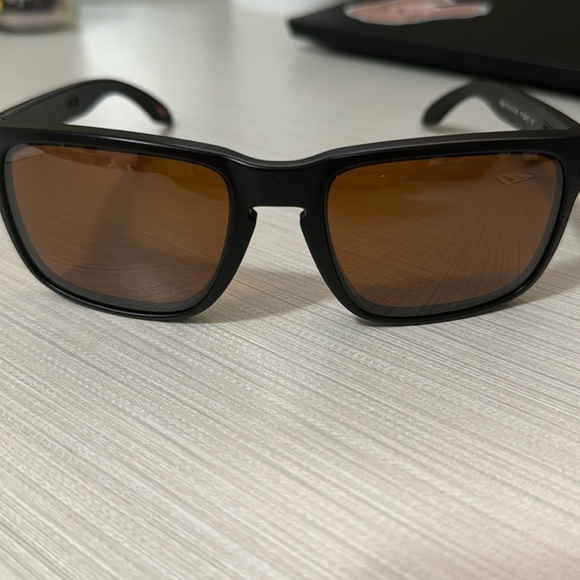 Oakley Holbrook - Picture 2 of 7